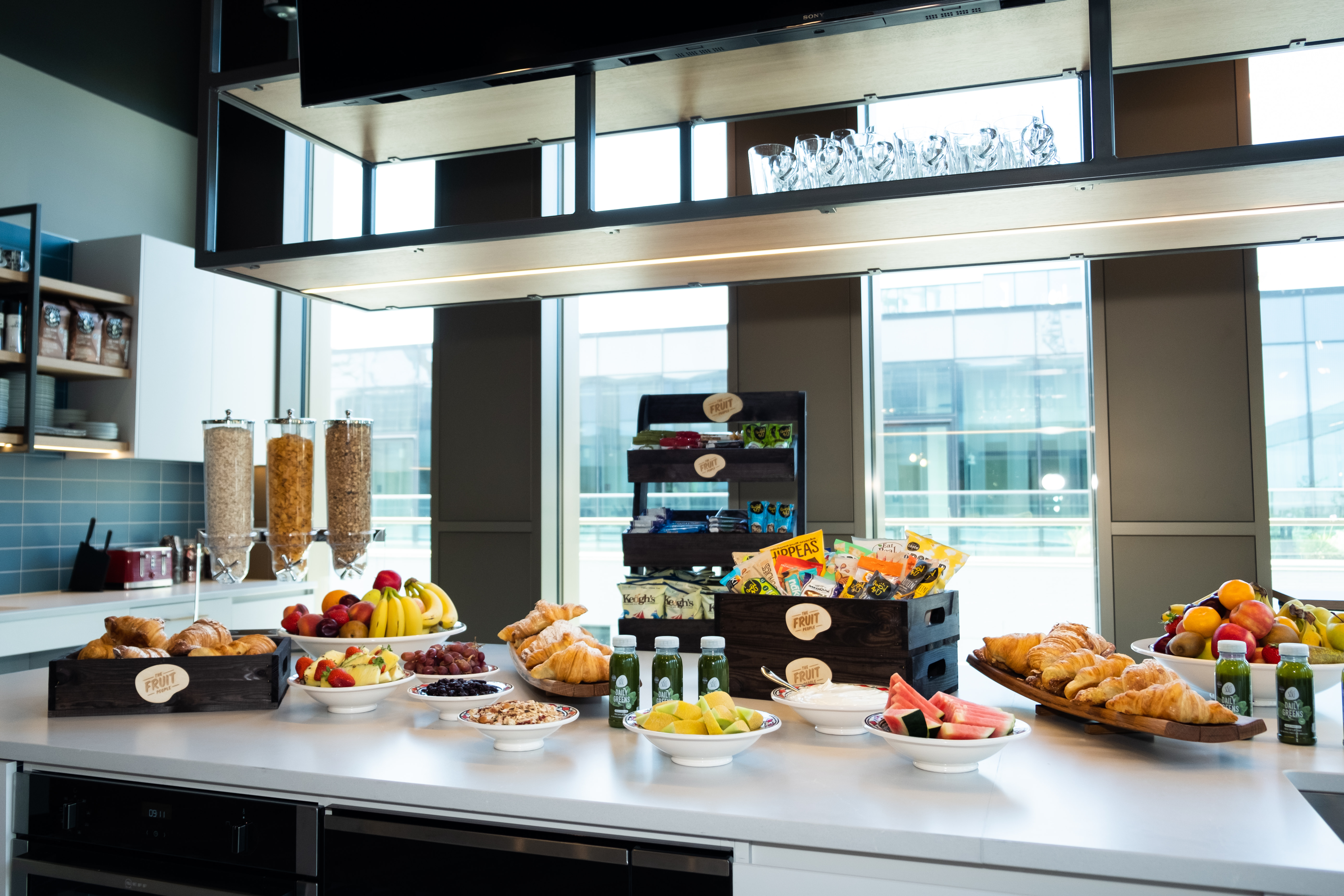 What Are the Healthiest Office Snacks to Order in Bulk?